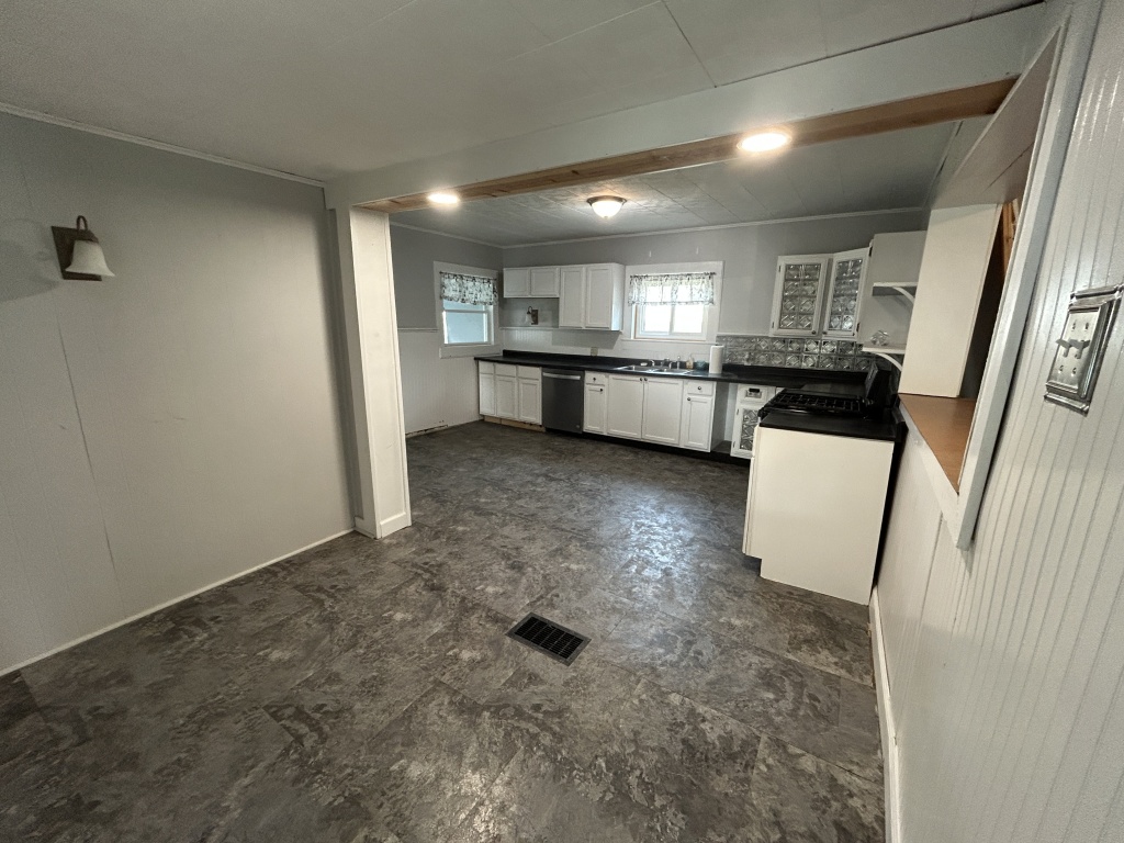 Illinois, United States, 3 Bedrooms Bedrooms, 6 Rooms Rooms,2 BathroomsBathrooms,40,000 to 90,000,Available,1449