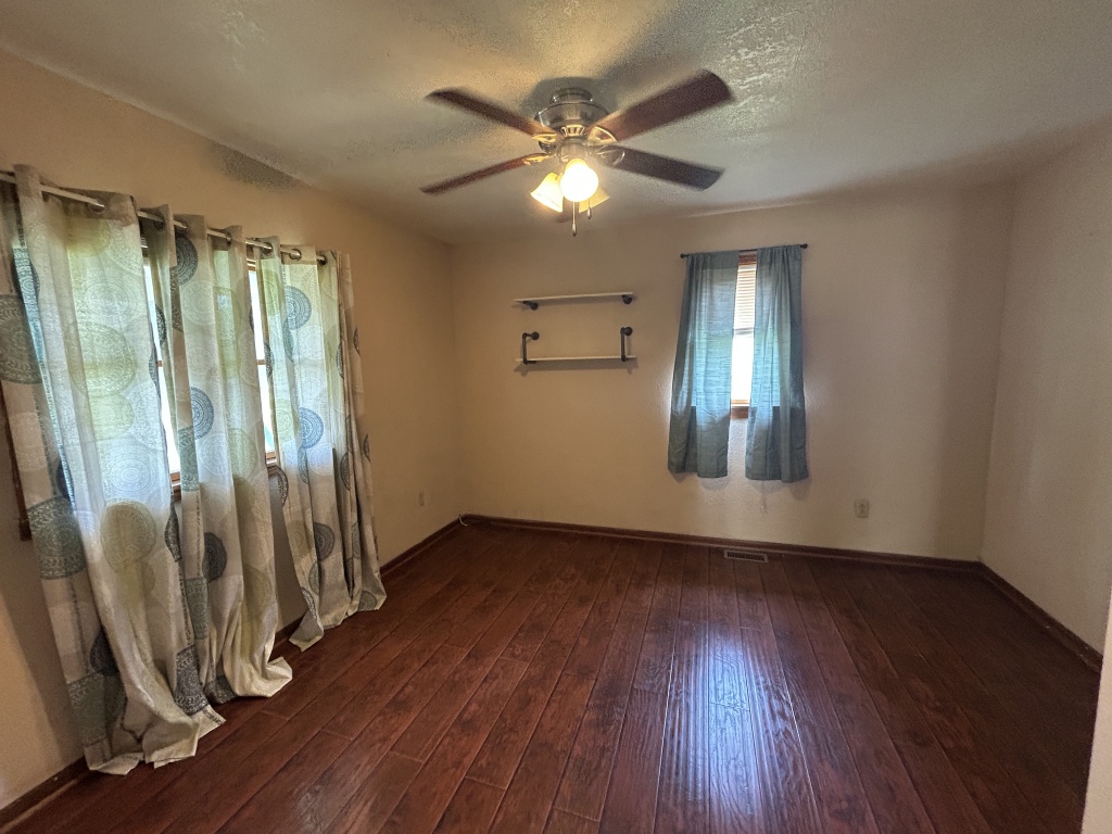 Littleton, Schuyler, Illinois, United States 61452, 4 Bedrooms Bedrooms, 9 Rooms Rooms,2 BathroomsBathrooms,Over 90,000,Available,1453