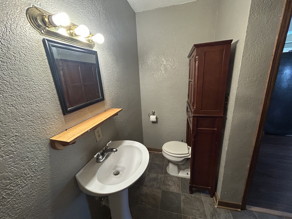 Littleton, Schuyler, Illinois, United States 61452, 4 Bedrooms Bedrooms, 9 Rooms Rooms,2 BathroomsBathrooms,Over 90,000,Available,1453