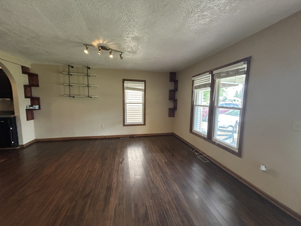 Littleton, Schuyler, Illinois, United States 61452, 4 Bedrooms Bedrooms, 9 Rooms Rooms,2 BathroomsBathrooms,Over 90,000,Available,1453