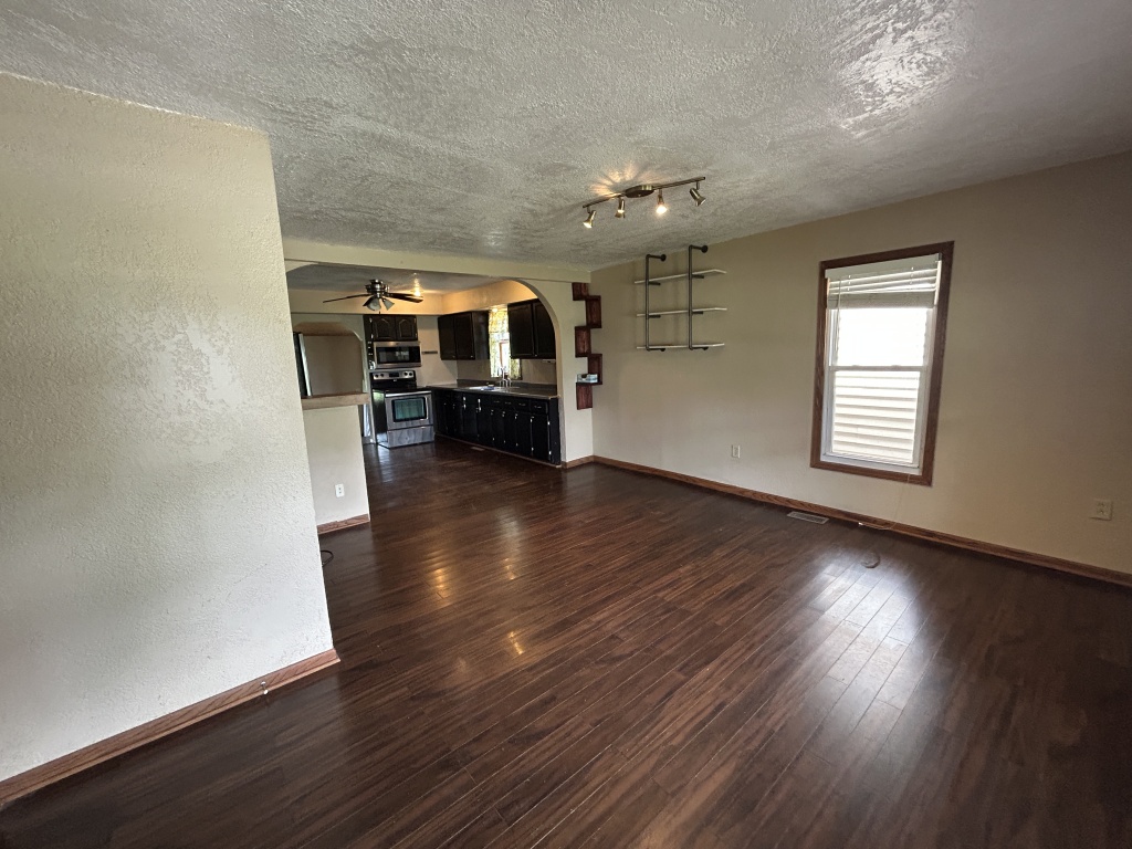 Littleton, Schuyler, Illinois, United States 61452, 4 Bedrooms Bedrooms, 9 Rooms Rooms,2 BathroomsBathrooms,Over 90,000,Available,1453