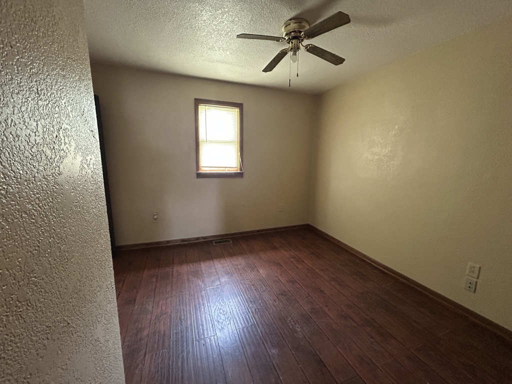 Littleton, Schuyler, Illinois, United States 61452, 4 Bedrooms Bedrooms, 9 Rooms Rooms,2 BathroomsBathrooms,Over 90,000,Available,1453