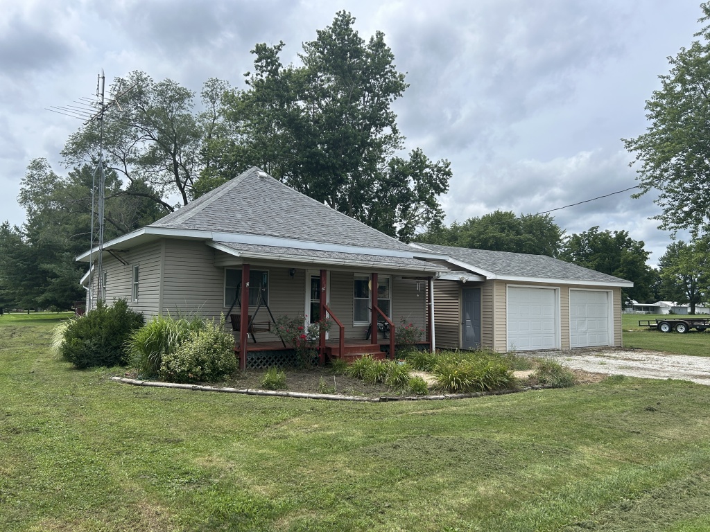 Littleton, Schuyler, Illinois, United States 61452, 4 Bedrooms Bedrooms, 9 Rooms Rooms,2 BathroomsBathrooms,Over 90,000,Available,1453