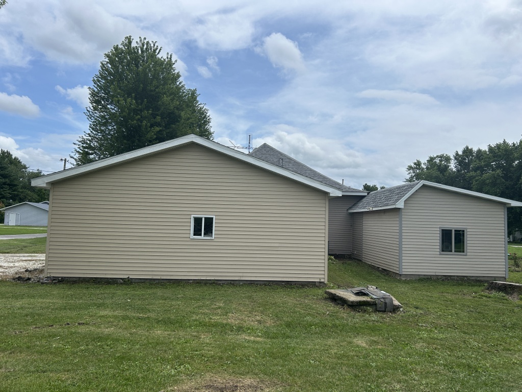 Littleton, Schuyler, Illinois, United States 61452, 4 Bedrooms Bedrooms, 9 Rooms Rooms,2 BathroomsBathrooms,Over 90,000,Available,1453