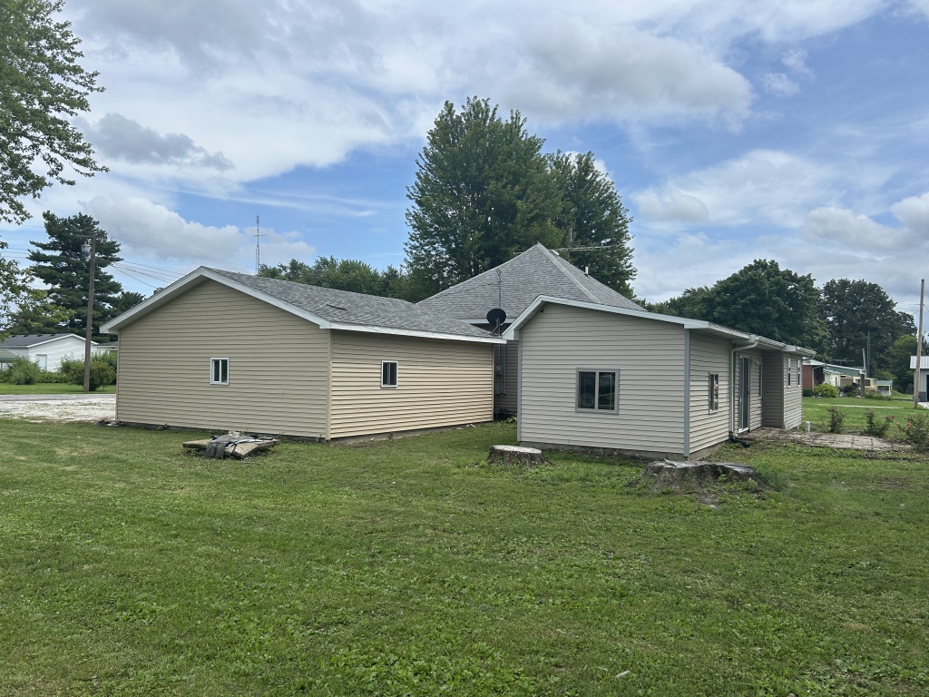 Littleton, Schuyler, Illinois, United States 61452, 4 Bedrooms Bedrooms, 9 Rooms Rooms,2 BathroomsBathrooms,Over 90,000,Available,1453