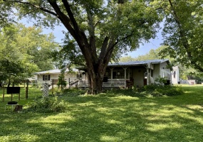 128 East Avenue B, Rushville, Schuyler, Illinois, United States 62681, 1 Bedroom Bedrooms, 7 Rooms Rooms,1 BathroomBathrooms,40,000 to 90,000,Available,East Avenue B,1454