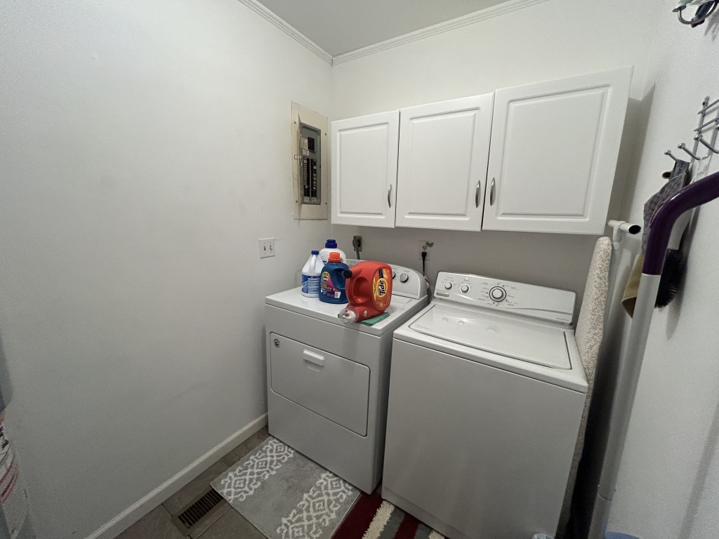 Illinois, United States, 4 Bedrooms Bedrooms, 10 Rooms Rooms,2 BathroomsBathrooms,Over 90,000,Available,1458