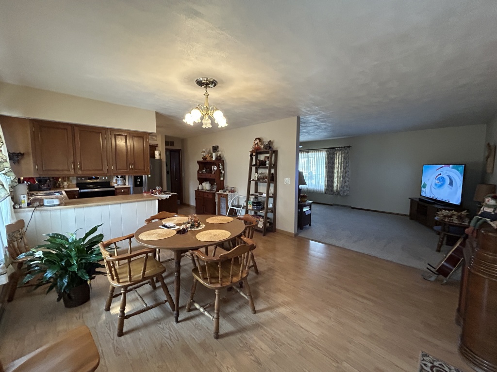 Illinois, United States, 2 Bedrooms Bedrooms, 6 Rooms Rooms,2 BathroomsBathrooms,Over 90,000,Available,1461