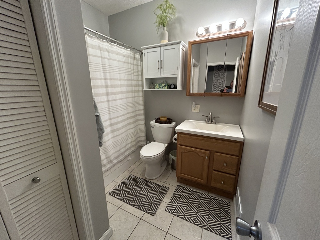 Illinois, United States, 2 Bedrooms Bedrooms, 5 Rooms Rooms,1 BathroomBathrooms,Over 90,000,Available,1462