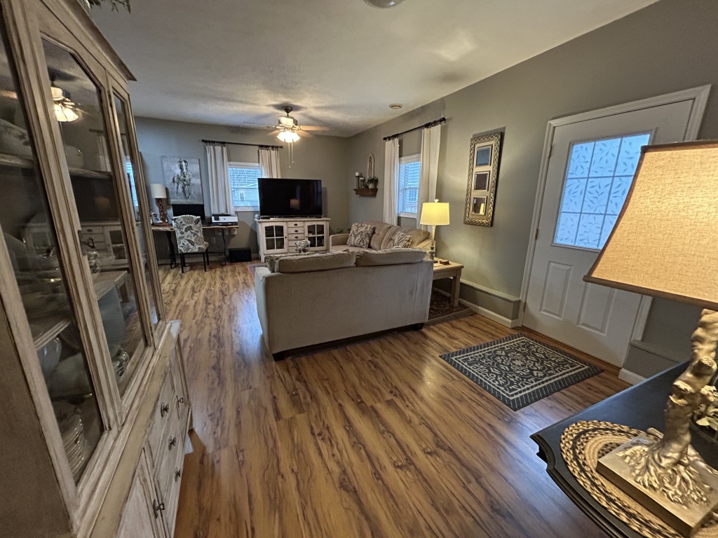 Illinois, United States, 2 Bedrooms Bedrooms, 5 Rooms Rooms,1 BathroomBathrooms,Over 90,000,Available,1462