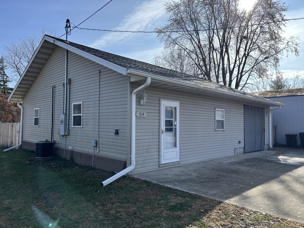 Illinois, United States, 2 Bedrooms Bedrooms, 5 Rooms Rooms,1 BathroomBathrooms,Over 90,000,Available,1462