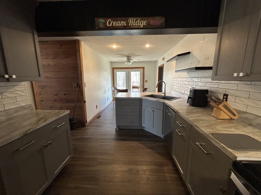 Illinois, United States, 3 Bedrooms Bedrooms, 9 Rooms Rooms,3 BathroomsBathrooms,Over 90,000,Available,1462