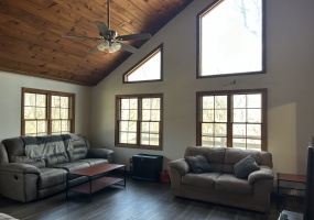 Illinois, United States, 3 Bedrooms Bedrooms, 9 Rooms Rooms,3 BathroomsBathrooms,Over 90,000,Available,1462