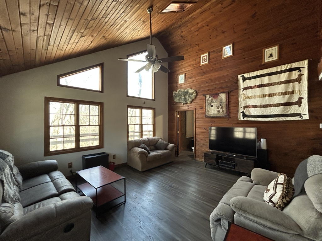 Illinois, United States, 3 Bedrooms Bedrooms, 9 Rooms Rooms,3 BathroomsBathrooms,Over 90,000,Available,1462