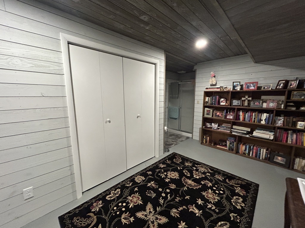 19501 Lakeview Dr., Rushville, Schuyler, Illinois, United States 62681, 2 Bedrooms Bedrooms, 6 Rooms Rooms,2 BathroomsBathrooms,Over 90,000,Pending,Lakeview Dr.,1465