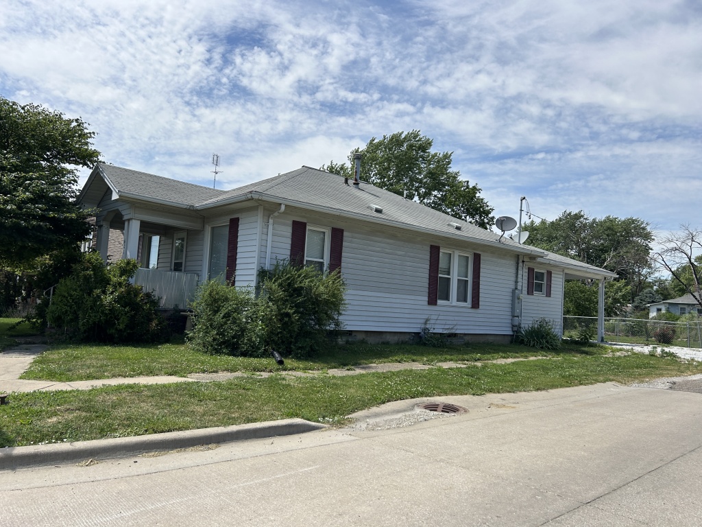 601 W. Broadway, Astoria, Fulton, Illinois, United States 61501, 3 Bedrooms Bedrooms, 6 Rooms Rooms,1 BathroomBathrooms,40,000 to 90,000,Available,W. Broadway,1472