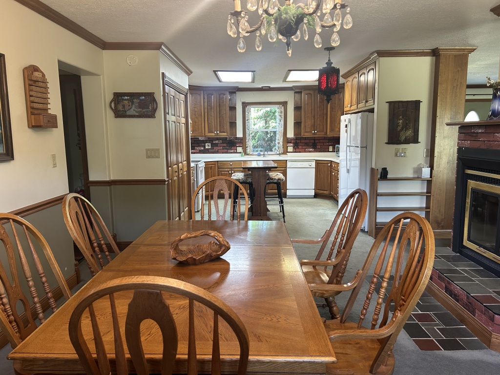 Augusta, Hancock, Illinois, United States, 3 Bedrooms Bedrooms, 11 Rooms Rooms,2 BathroomsBathrooms,Over 90,000,Available,1476