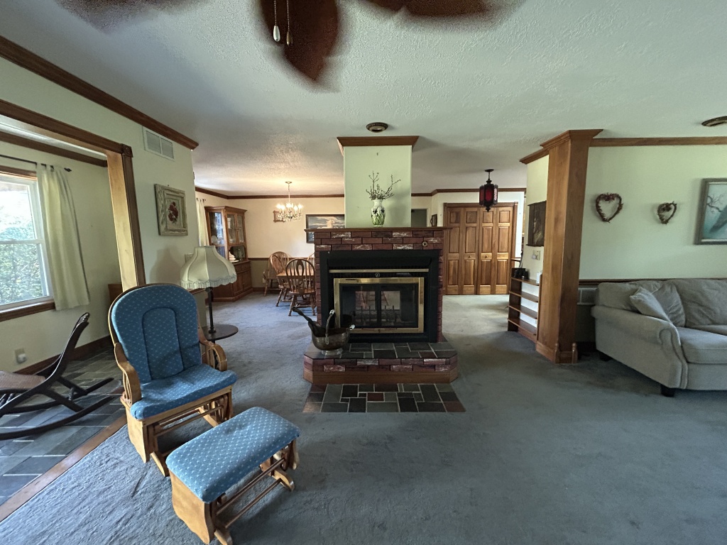 Augusta, Hancock, Illinois, United States, 3 Bedrooms Bedrooms, 11 Rooms Rooms,2 BathroomsBathrooms,Over 90,000,Available,1476