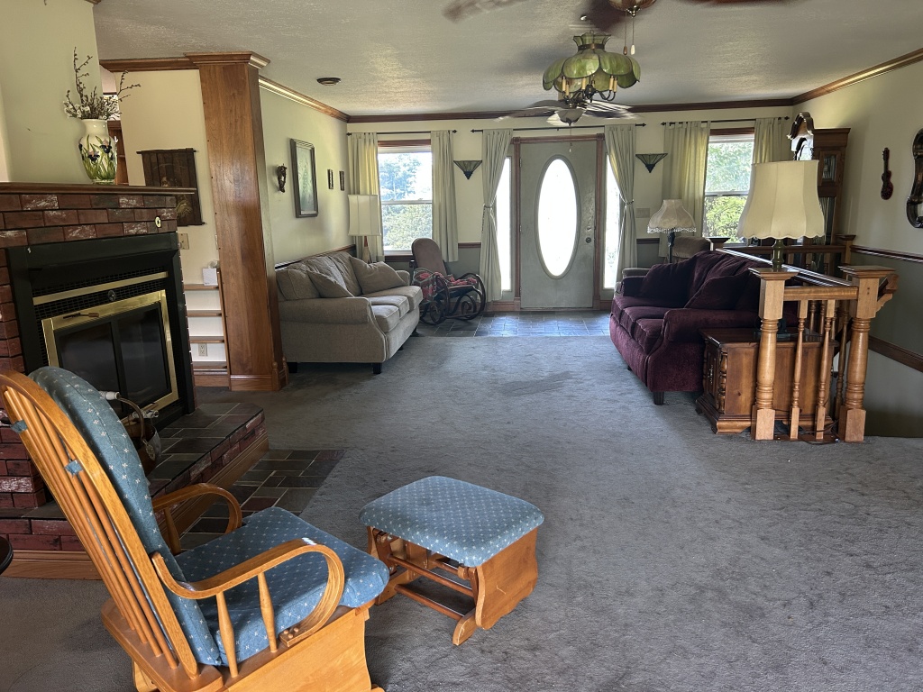 Augusta, Hancock, Illinois, United States, 3 Bedrooms Bedrooms, 11 Rooms Rooms,2 BathroomsBathrooms,Over 90,000,Available,1476