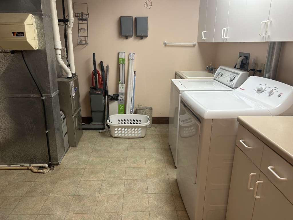 Augusta, Hancock, Illinois, United States, 3 Bedrooms Bedrooms, 11 Rooms Rooms,2 BathroomsBathrooms,Over 90,000,Available,1476