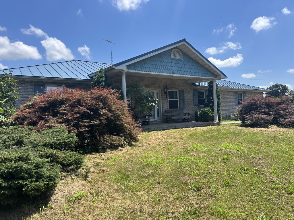 Augusta, Hancock, Illinois, United States, 3 Bedrooms Bedrooms, 11 Rooms Rooms,2 BathroomsBathrooms,Over 90,000,Available,1476