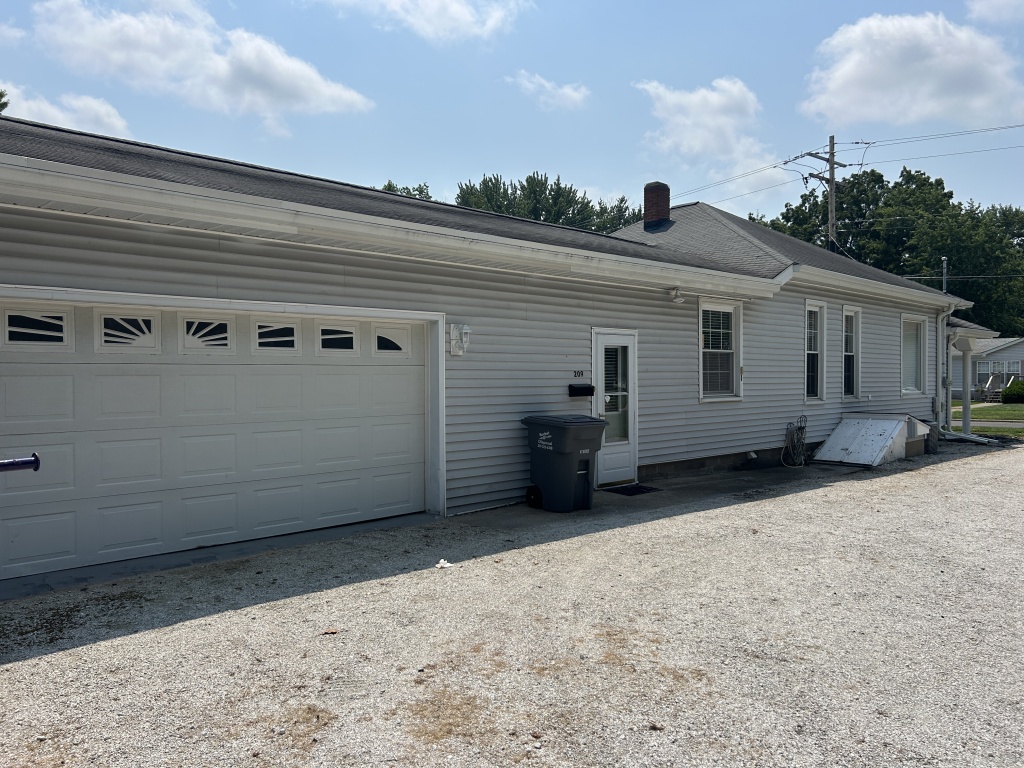 Illinois, United States, 2 Bedrooms Bedrooms, 7 Rooms Rooms,1 BathroomBathrooms,Over 90,000,Available,1482