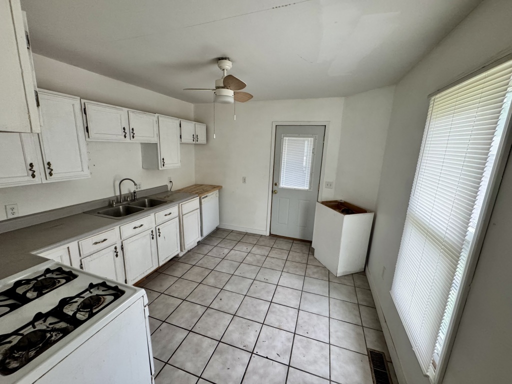 363 South Congress, Rushville, Schuyler, Illinois, United States 62681, 3 Bedrooms Bedrooms, 7 Rooms Rooms,1 BathroomBathrooms,40,000 to 90,000,Available,South Congress,896421