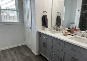 Illinois, United States, 3 Bedrooms Bedrooms, 7 Rooms Rooms,2 BathroomsBathrooms,Over 90,000,Available,896423