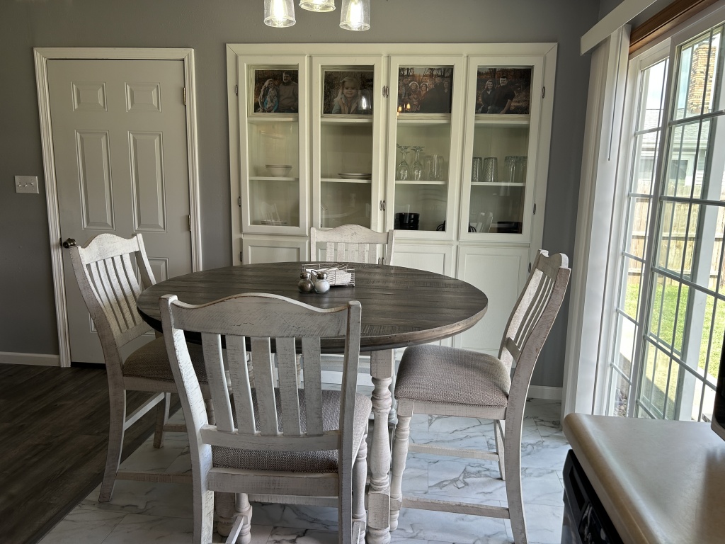 Illinois, United States, 3 Bedrooms Bedrooms, 7 Rooms Rooms,2 BathroomsBathrooms,Over 90,000,Available,896423